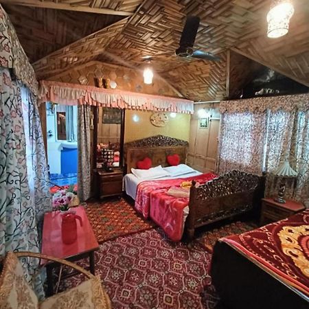 New Minar Group Of Houseboats 호텔 Srīnagar 외부 사진