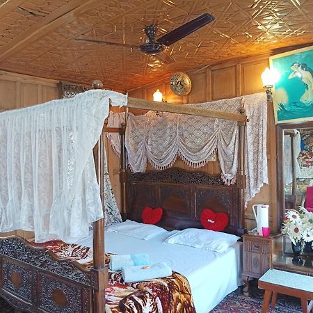 New Minar Group Of Houseboats 호텔 Srīnagar 외부 사진
