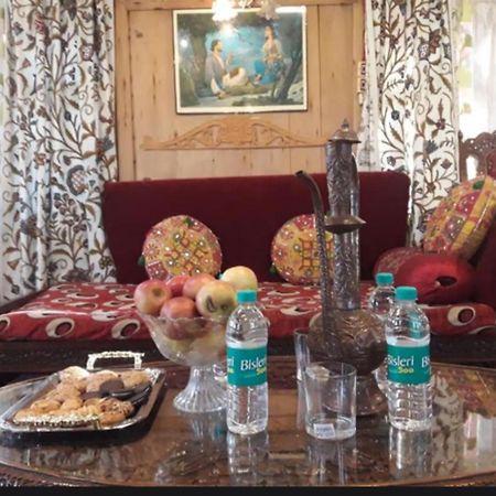 New Minar Group Of Houseboats 호텔 Srīnagar 외부 사진