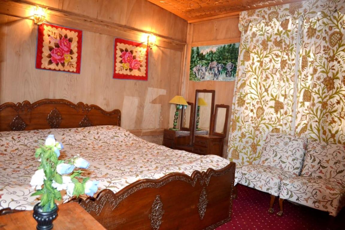 New Minar Group Of Houseboats 호텔 Srīnagar 외부 사진