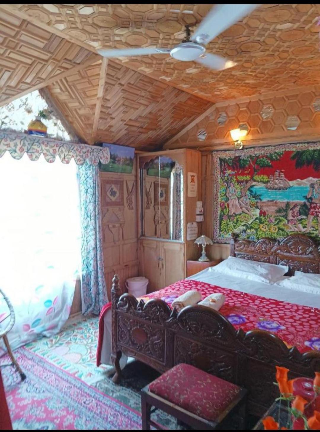 New Minar Group Of Houseboats 호텔 Srīnagar 외부 사진