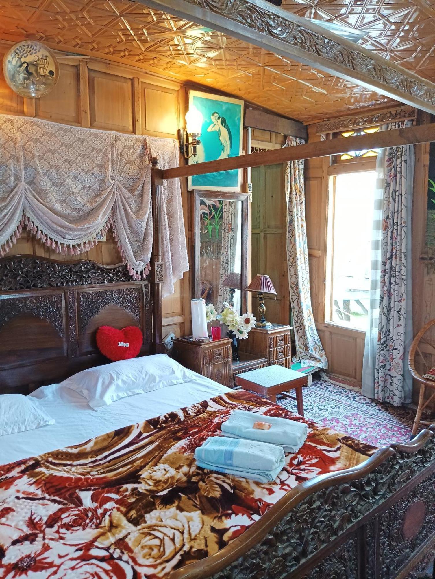 New Minar Group Of Houseboats 호텔 Srīnagar 외부 사진