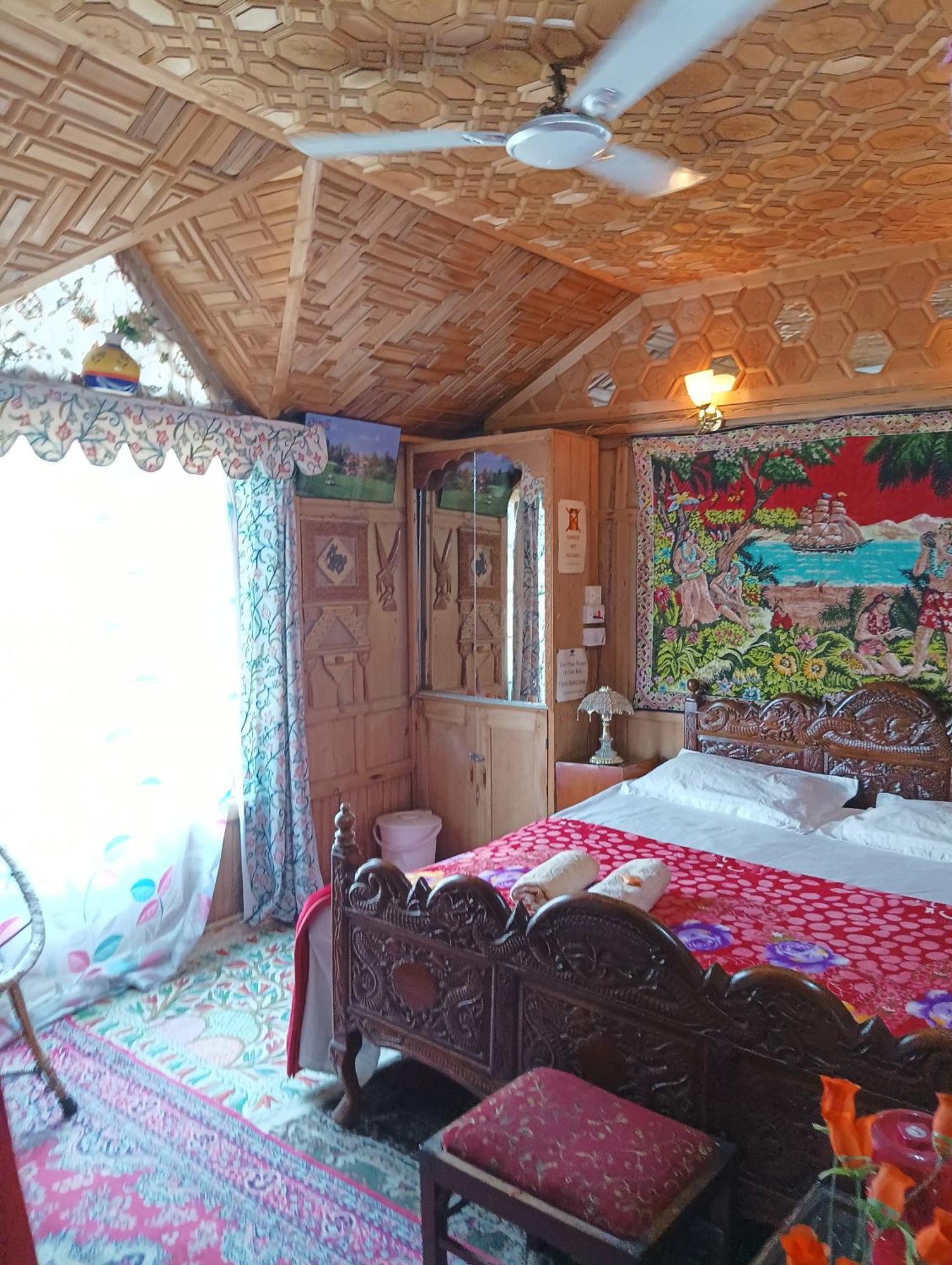 New Minar Group Of Houseboats 호텔 Srīnagar 외부 사진