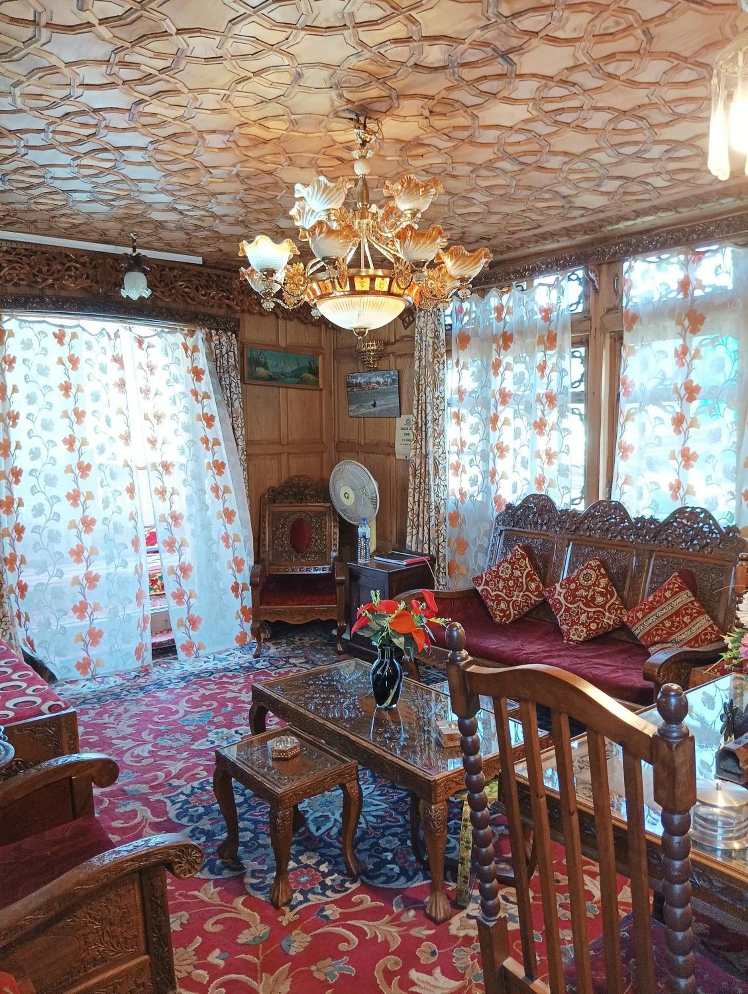 New Minar Group Of Houseboats 호텔 Srīnagar 외부 사진