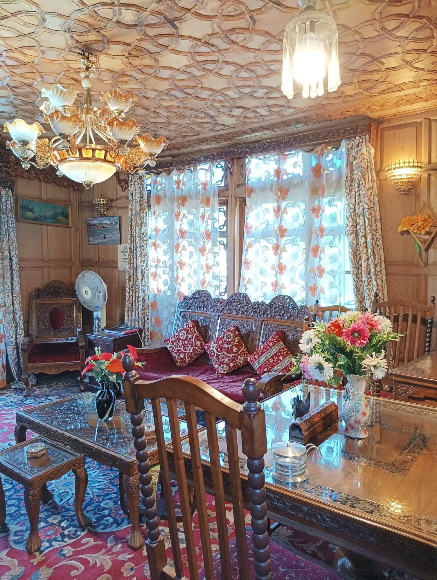 New Minar Group Of Houseboats 호텔 Srīnagar 외부 사진