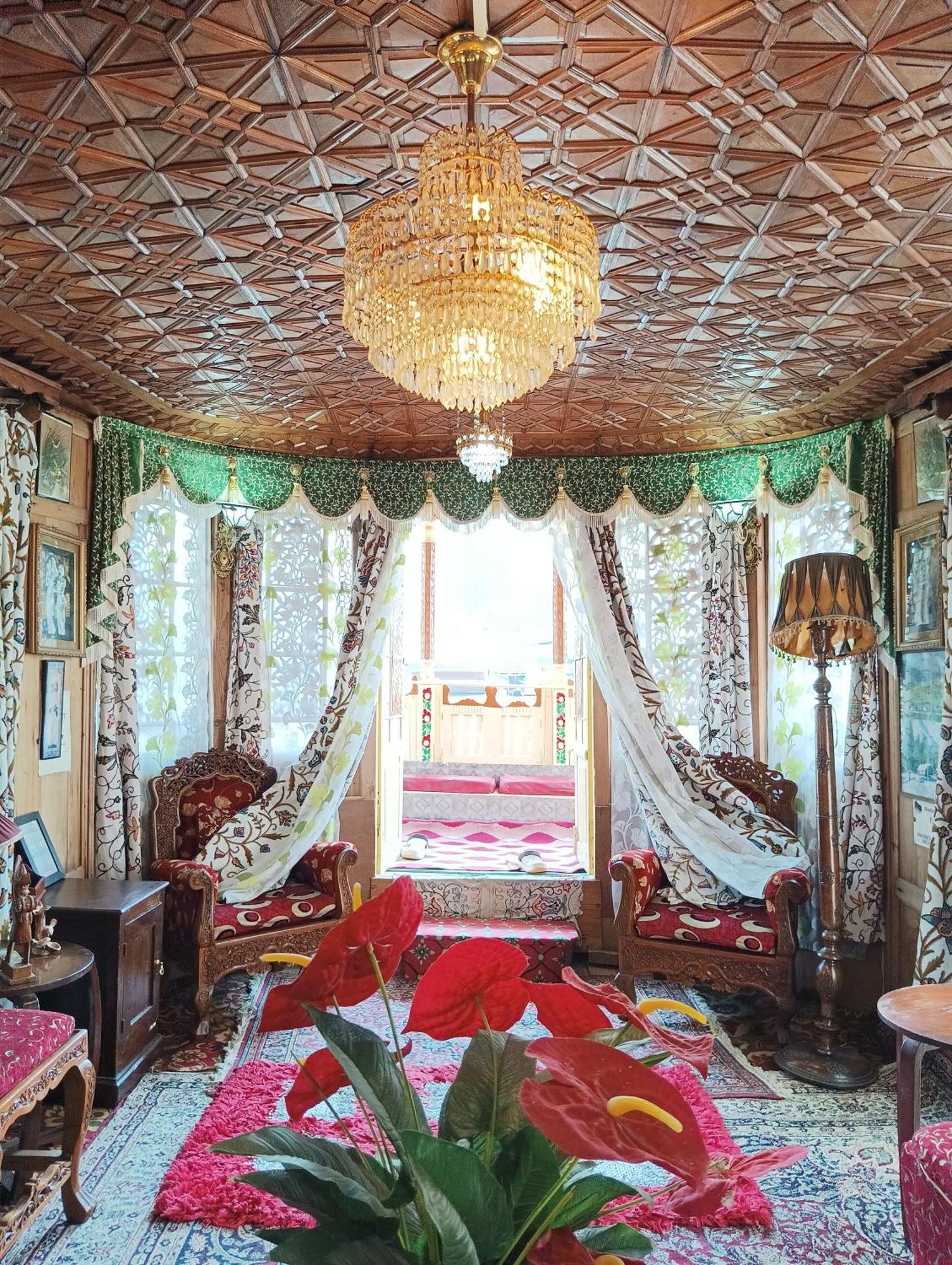 New Minar Group Of Houseboats 호텔 Srīnagar 외부 사진