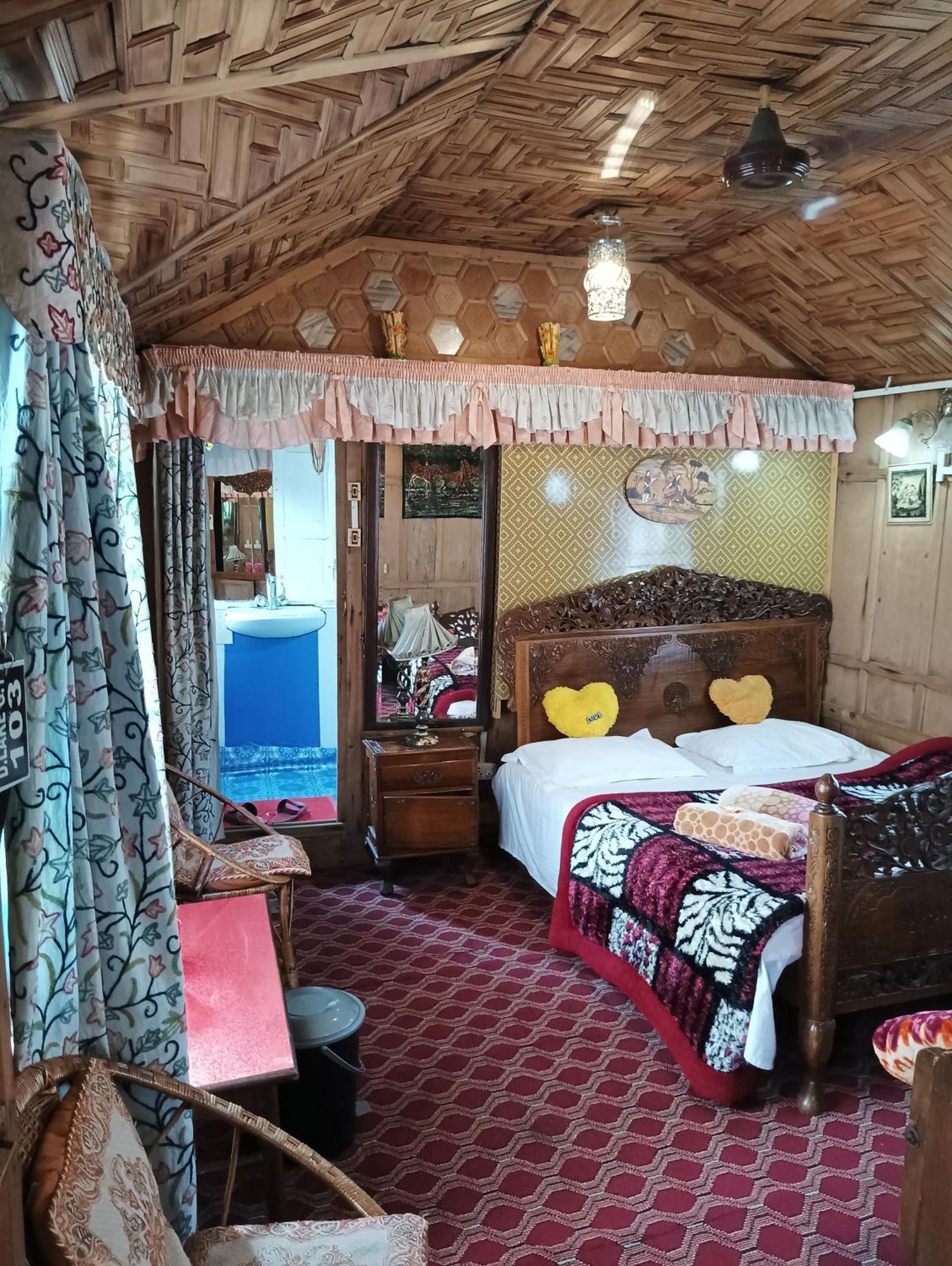 New Minar Group Of Houseboats 호텔 Srīnagar 외부 사진